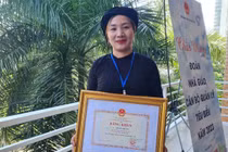 Những cô giáo dành cả thanh xuân… “cõng chữ lên non”