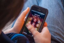 Điều tối kỵ khi mượn điện thoại người khác, tránh rước họa vào thân