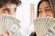 Top con giáp coi chừng "tiền đè chết người" khi hè tới