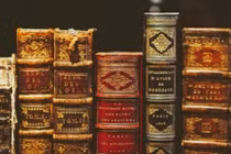 Độc lạ cách nghệ nhân phục hồi sách cổ tuổi đời trăm năm