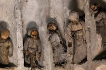 Bí ẩn hàng nghìn xác ướp trẻ em trong hầm mộ Capuchin: Chuyên gia đau đầu! 