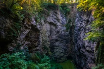 Phát hiện “hang động không đáy” dưới nước, chuyên gia loay hoay tìm lời giải 