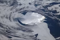 Hòn đảo cô đơn nhất Trái Đất, “cõng” trên mình bí ẩn kì quái 