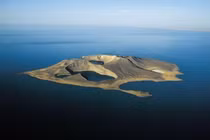 Chuyện kỳ bí ở hòn đảo bị nghi cánh cửa sang không gian khác