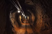 Khám phá mỏ vàng sâu nhất thế giới, sững sờ thấy thứ bên trong 