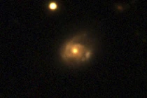 Phát hiện lỗ đen “háu ăn” đang ngấu nghiến xé nát một ngôi sao