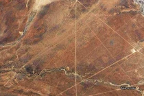 Vì sao đường thẳng khổng lồ trên sa mạc Bolivia khiến chuyên gia bối rối? 