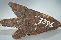 Phát hiện mũi tên thời Đồ đồng, bất ngờ nguyên liệu “trên trời rơi xuống”