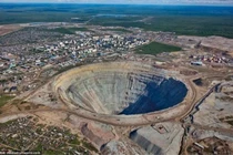 "Rợn tóc gáy" 9 hố sâu tử thần đáng sợ nhất hành tinh