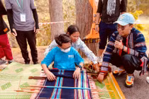 Hành trình thầm lặng số hóa thổ cẩm Việt từ những người trẻ tài hoa 