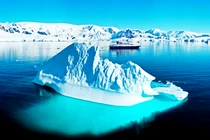 Tảng băng trôi khổng lồ tách ra, "thế giới lạ" bất ngờ lộ diện 
