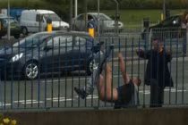 Tình huống cười ra nước mắt (2)