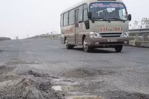 Đường ngàn tỉ đang lún