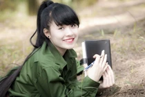 Ấn tượng nữ sinh xinh đẹp có mái tóc dài hiếm có