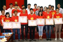 Tuyên dương nhóm phượt cứu nạn vụ xe khách lao xuống vực