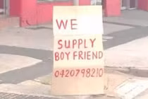 Những dịch vụ đường phố “cười không nhặt được mồm“