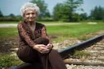 Nữ nhà văn 82 tuổi giành giải Nobel Văn học 2013