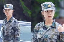 Nữ hướng dẫn viên quân sự đẹp nhất Trung Quốc