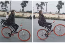 Lái xe đạp bỏ hai tay, gái xinh bị "chặt chém" tơi bời