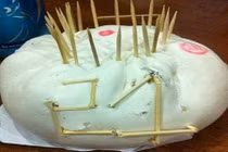 Ảnh cười Facebook: Bánh sinh nhật của sinh viên