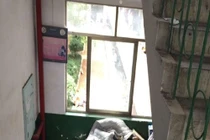 Ký túc xá sinh viên siêu bẩn khiến ai cũng bịt mũi