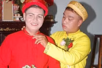 Xôn xao đám cưới "tình như cái bình" của cặp đồng tính nam