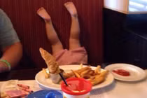 Ảnh cười ra nước mắt của các "tiểu quỷ"