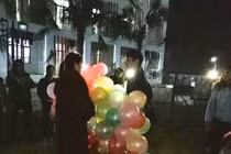 Đứng xem, cô gái “cảm nắng” chàng trai tỏ tình thất bại