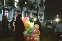 Đứng xem, cô gái “cảm nắng” chàng trai tỏ tình thất bại