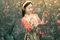 Cô giáo dạy Địa xinh đẹp trong bộ ảnh Tết của học trò