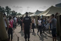 Một người Việt bị bắt vì đối xử với đồng bào như nô lệ