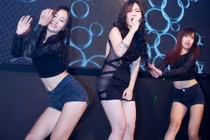 Hương Tràm bị cấm diễn 3 tháng, phạt 10 triệu đồng