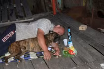 Nực cười hành động của những người say (6)