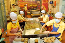 Tận mắt công đoạn làm bánh trung thu cổ truyền HN