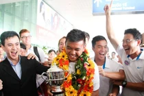 Lý Hoàng Nam được chào đón nồng nhiệt khi trở về VN