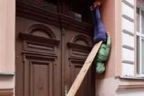 Những hành động... không giống ai nơi công cộng (8)