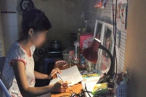 Những nữ sinh vác bụng bầu lên giảng đường