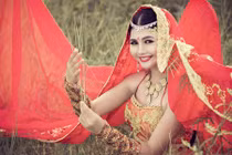 Phát thanh viên Truyền hình Quốc Phòng hóa cô dâu Ấn Độ 