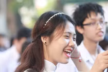 Nữ sinh cấp 3 đẹp tinh khôi trong ngày khai giảng