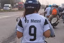 Tên áo bóng đá “không thể độc hơn” của giới trẻ Việt