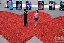 Màn cầu hôn “siêu cay” bằng 99.999... quả ớt