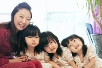 “Nhật ký” rơi nước mắt của bà mẹ với 3 con gái nhỏ