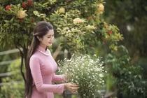 Mỹ nhân Quảng Bình hóa thân thành thiếu nữ Hà thành xưa