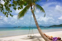 Đến địa danh “cây dừa đổ” đẹp như phim ở Phú Quốc