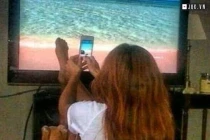 Ảnh cười Facebook: Check-in tại bãi biển