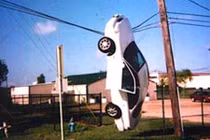 Những pha tai nạn ô tô thoát chết trong gang tấc