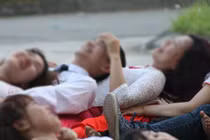 Sự thật sau bộ ảnh kỷ yếu “gối ngực” gây tranh cãi