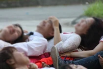 Sự thật sau bộ ảnh kỷ yếu “gối ngực” gây tranh cãi