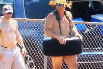 Hành động... không giống ai nơi công cộng (15)