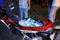 Muôn kiểu chống nóng “độc, dị” trên đường phố